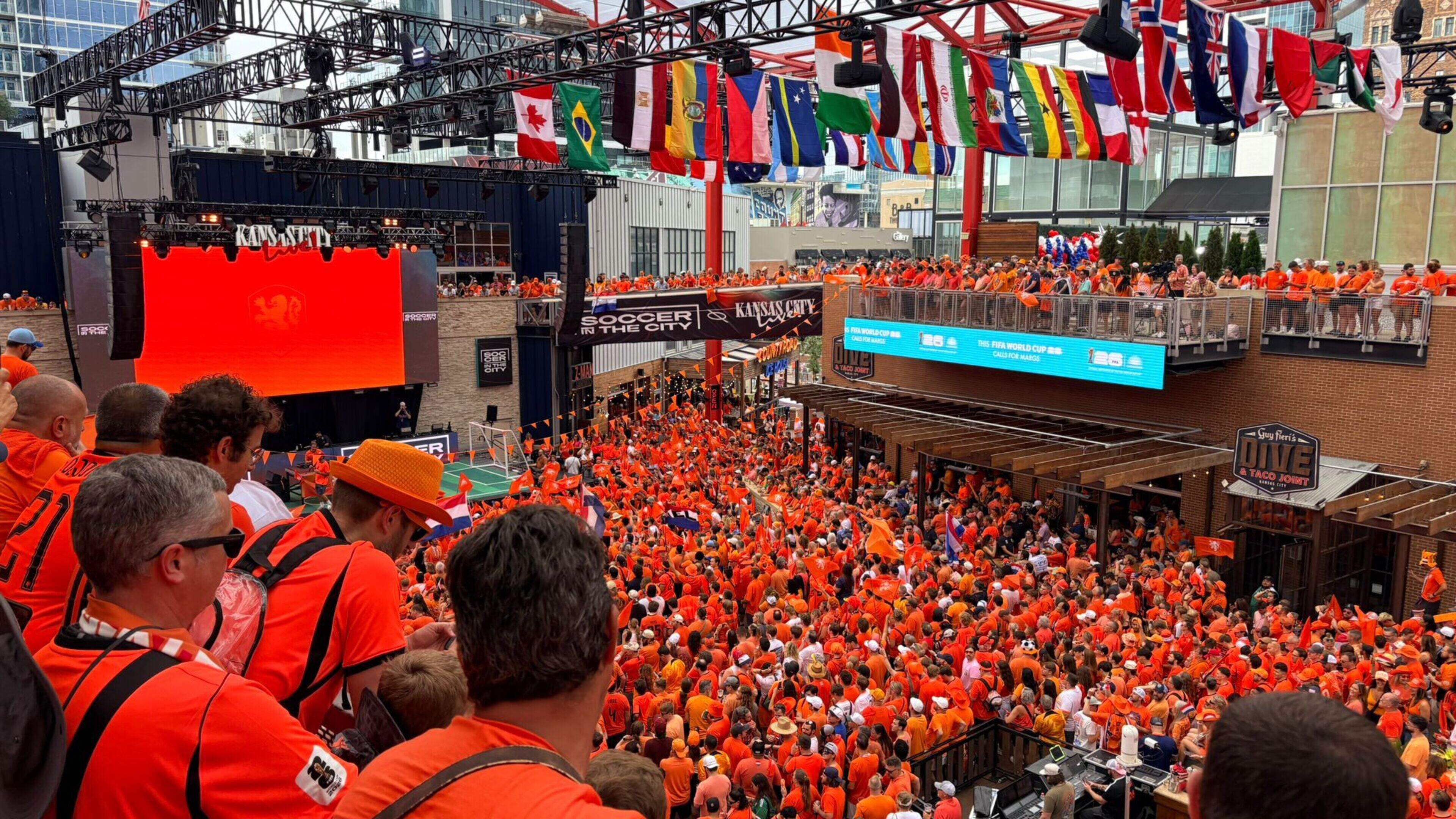 LIVE WK 2026 | Oranje-fans nemen straten van Kansas City over, meteorologen: grote kans dat duel Nederlands elftal vertraging oploopt